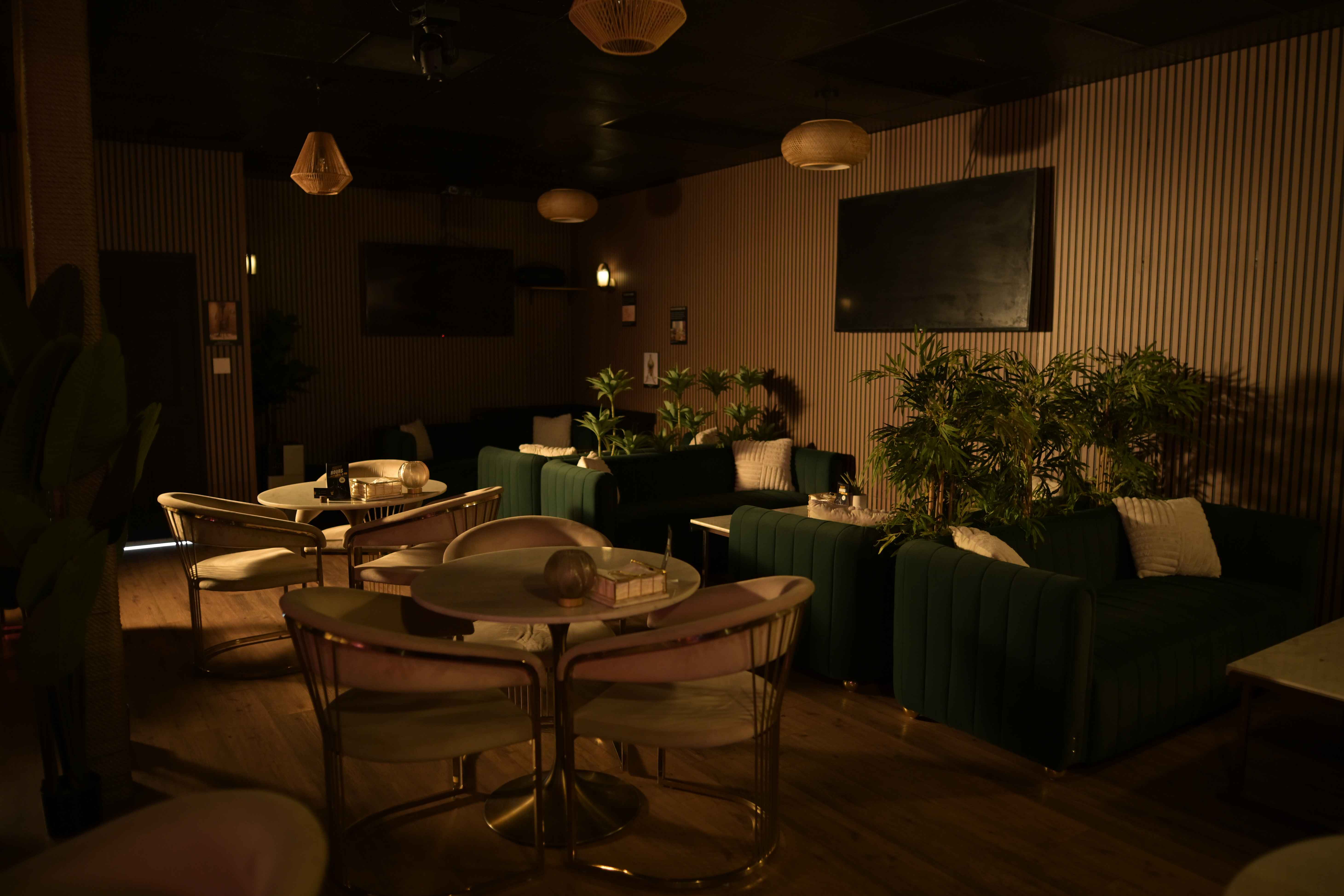 Indoor & Outdoor Seating